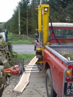  when the remaining log was thin, it was hard to hold for sawing, so used the logrover to hold it steady by clamping in the splitter